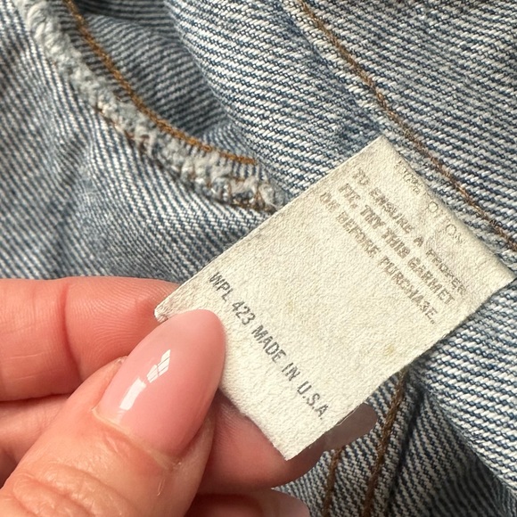 Vintage Levi's Classic Denim Boyfriend Jacket - Picture 10 of 13
